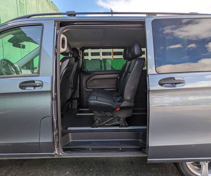 Приватне таксі з аеропортів Румунії Молдови до України