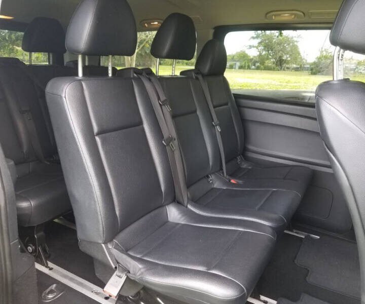 Бус з Польщі до України