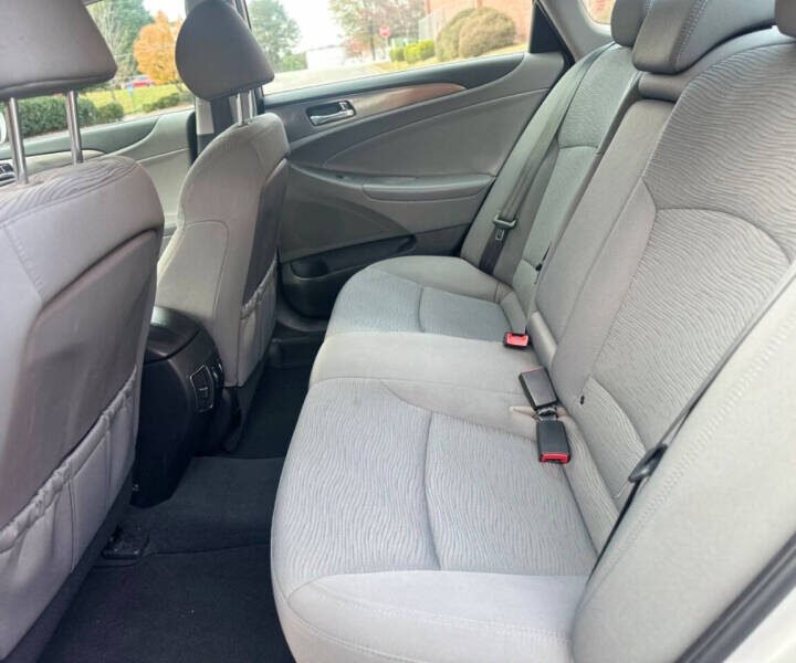 Трансфери з аеропорту Кишинів до Хмельницького